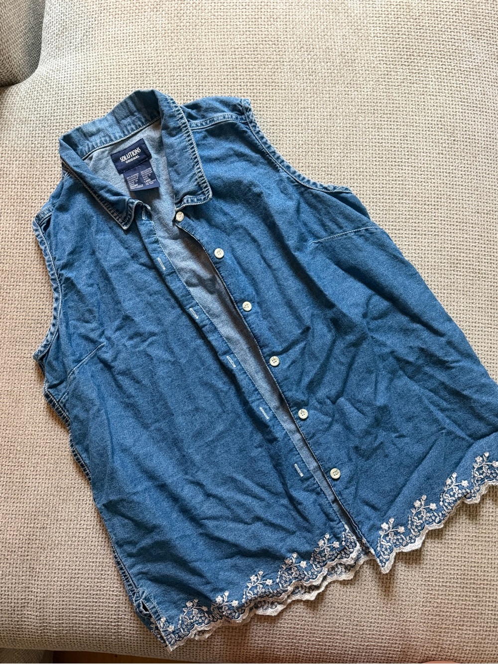 Vintage Sleeveless Denim Button-Front Top with Embroidered Hem